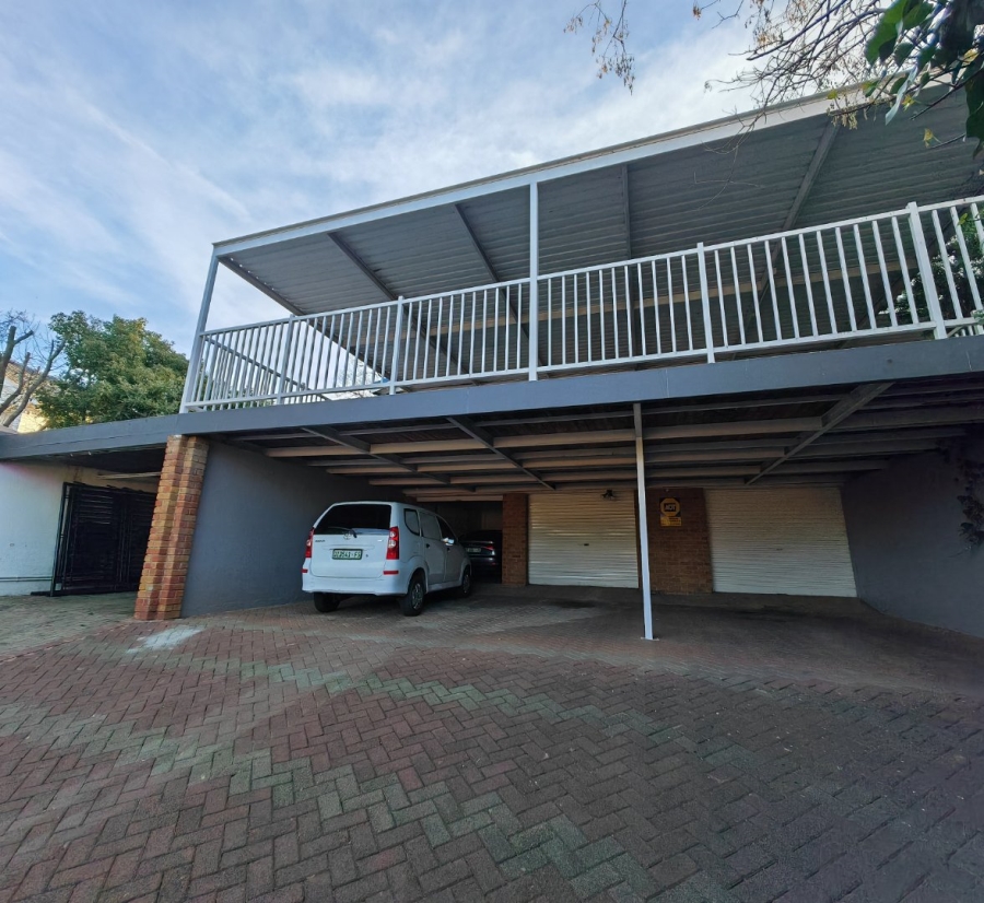6 Bedroom Property for Sale in Heuwelsig Free State